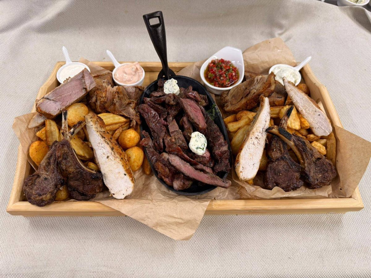 Premium Mix Grill + 2 Pahare de Vin